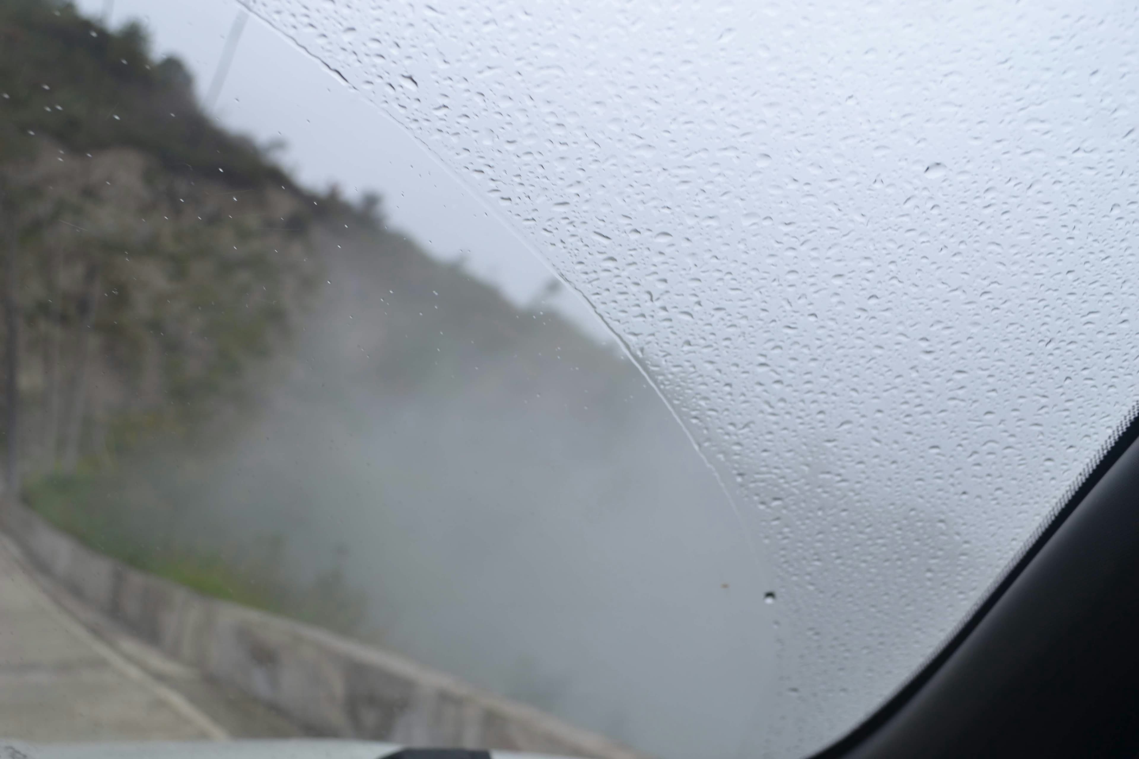 Les meilleures astuces naturelles contre la buée sur les vitres