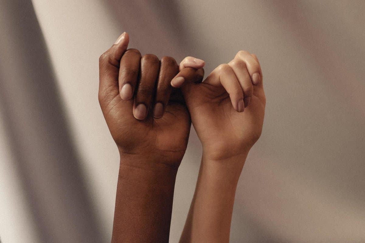 Astuces pour avoir les mains plus jeunes - Superbon