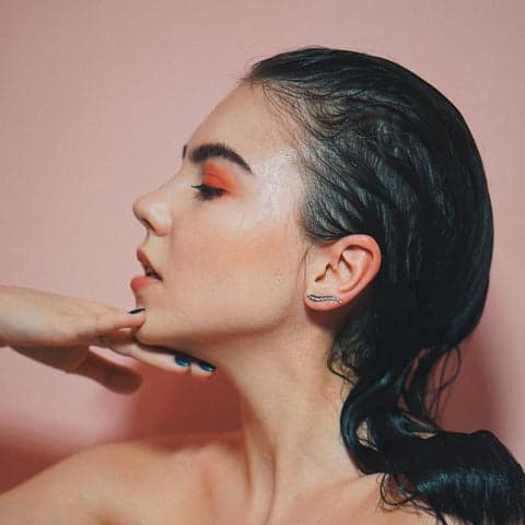 cheveux mouillés