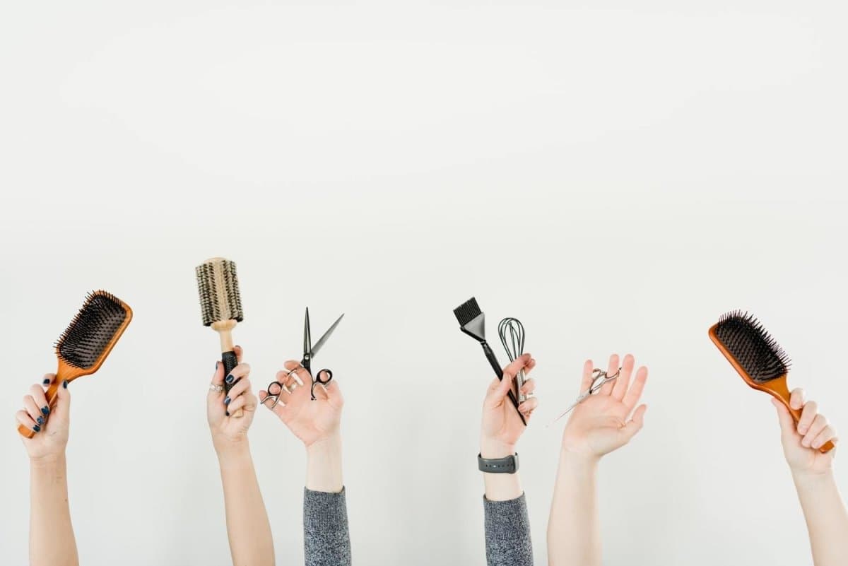 Astuces pour bien choisir sa brosse à cheveux - Superbon