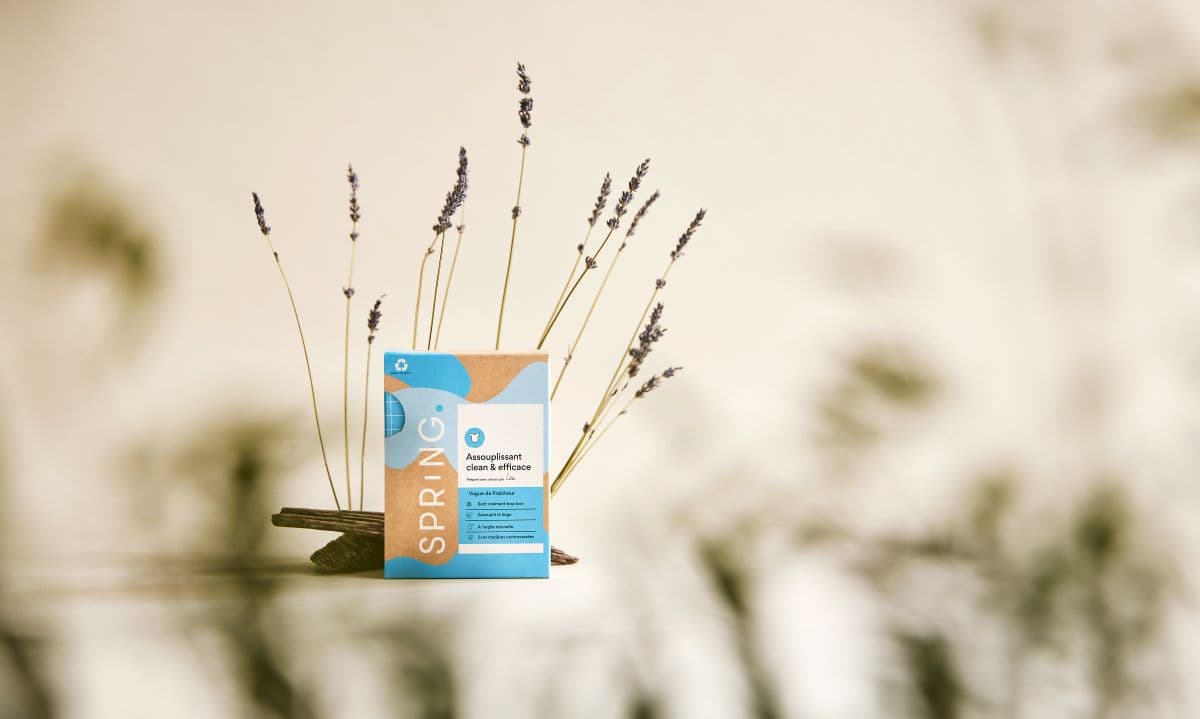 une boite d'assouplissant SPRiNG en petit format